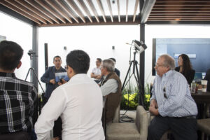 Reuniones B2B entre asistentes y expertos de Hexagon durante el Smart Manufacturing Summit