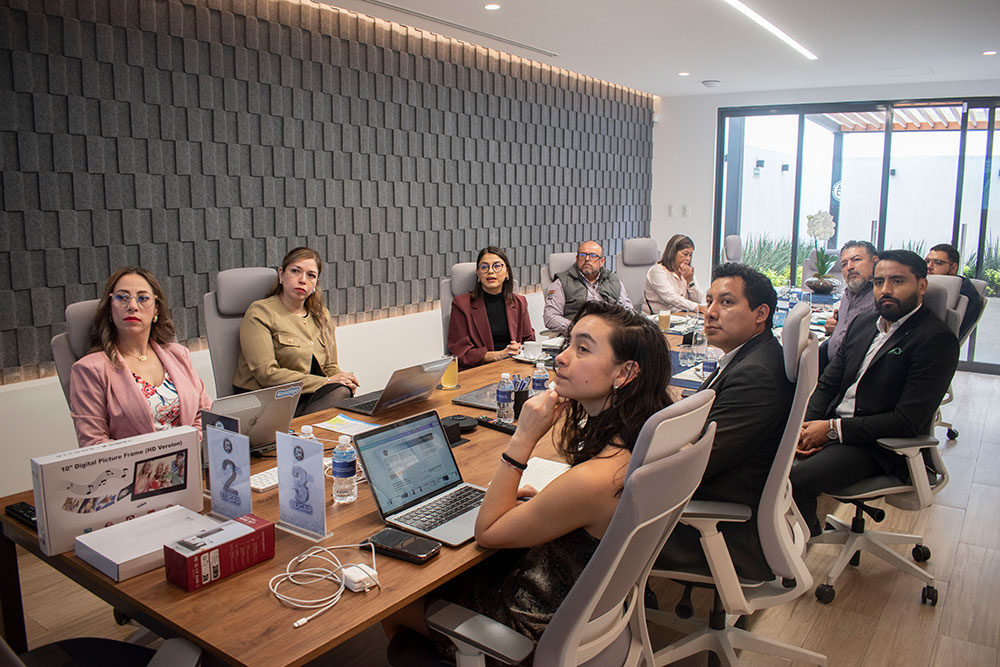 Reunión en instalaciones de AMDM