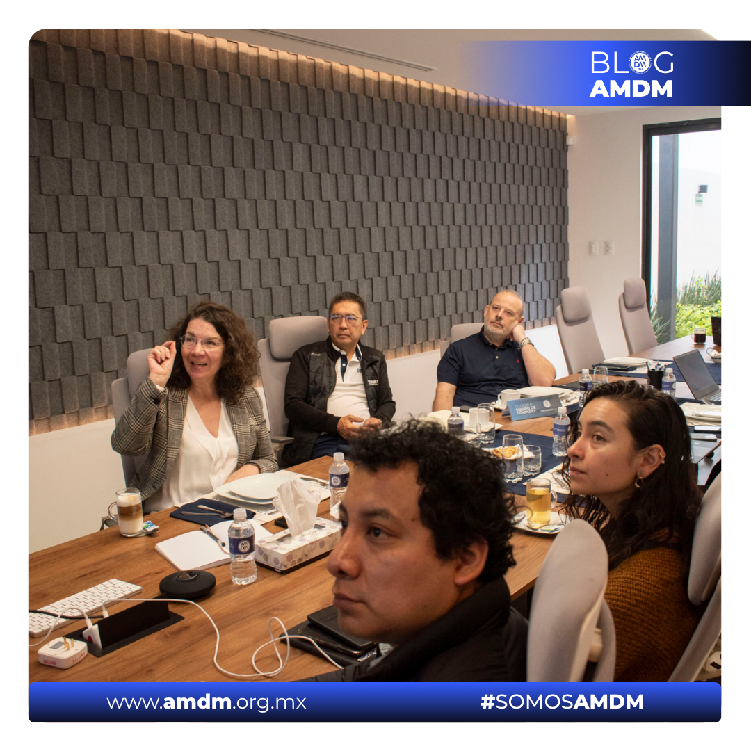 Sandra Herrera durante su conferencia sobre cadena de valor y economía circular en la junta del sector metalmecánico de la AMDM.